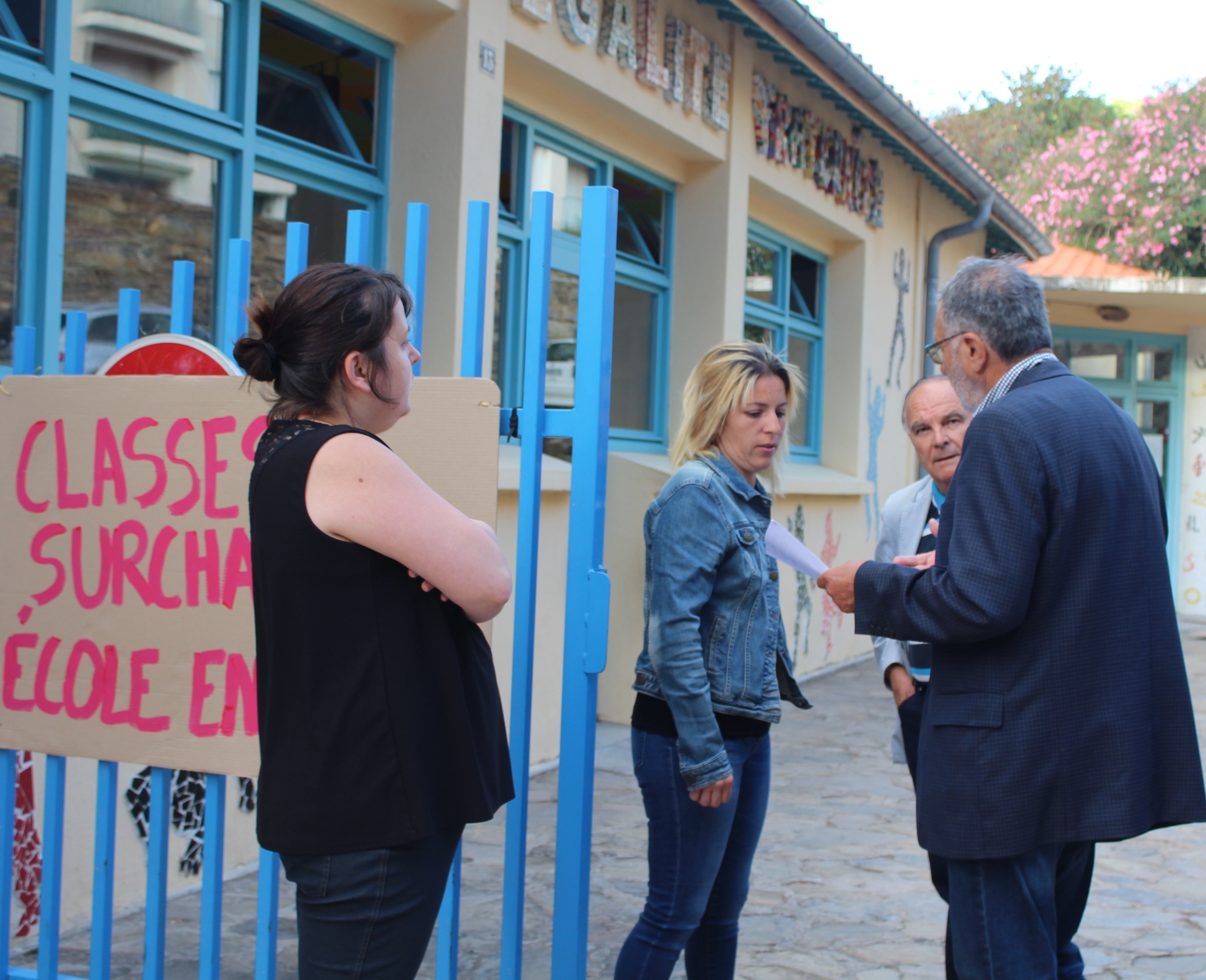 mobilisation contre la fermeture dune classe